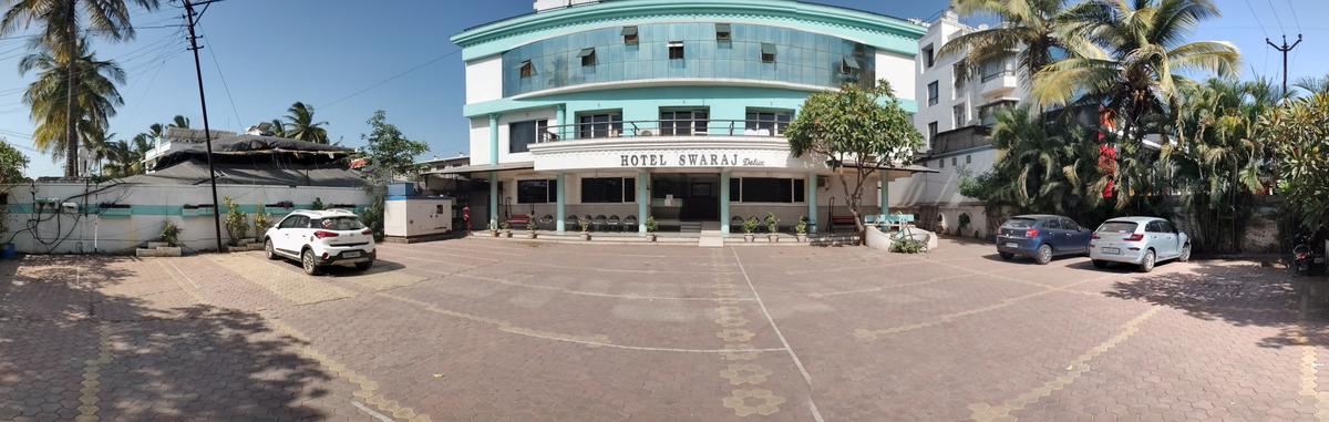 Free parking at Hotel Swaraj Delux - Shirdi hotel with parking for cars and buses